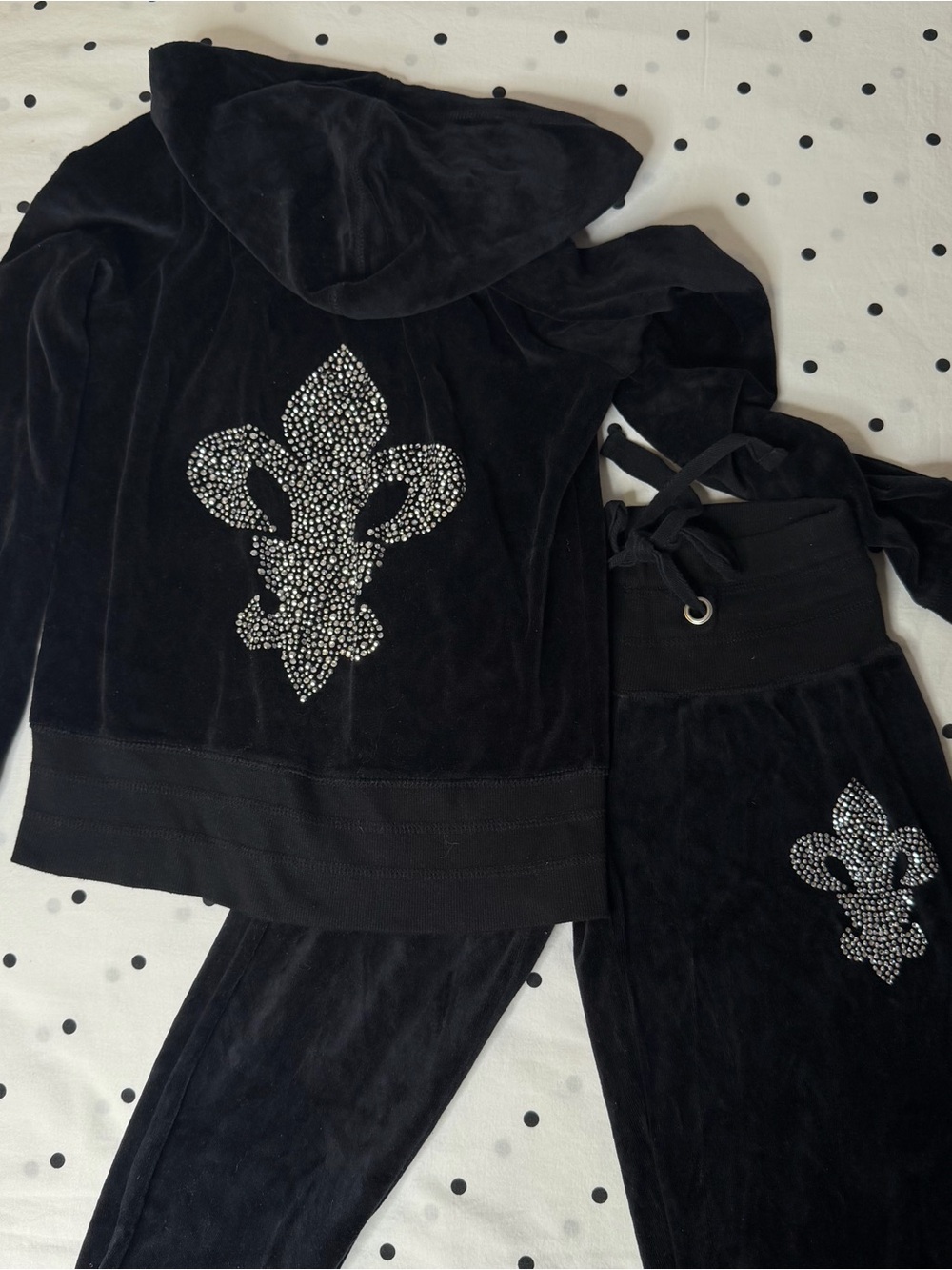 Black Velvet Sweat Set with Rhinestone Fleur-de-Lis Vintage Pink Rose Y2k
